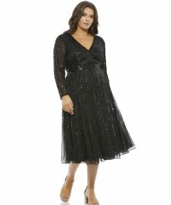 Mac Duggal Mother Of The Bride + Groom Dresses Sequined V-Neck Tea Length Cocktail Dress (Plus)